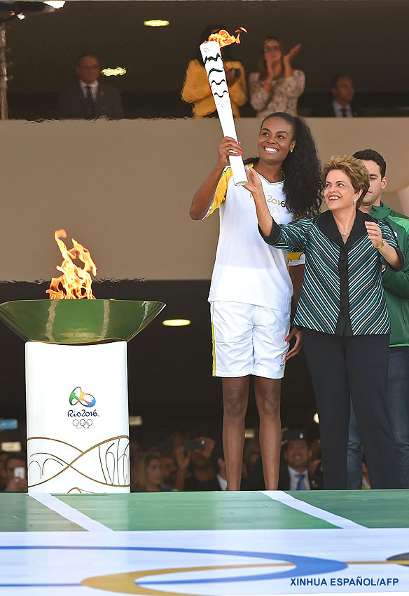 Rio 2016: Tocha olímpica do Rio 2016 come?a giro de 95 dias pelo Brasil