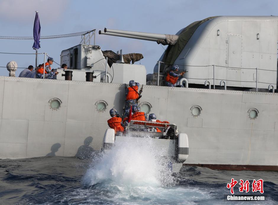 Marinha chinesa realiza exercício de resposta à circunstancias especias no MSC