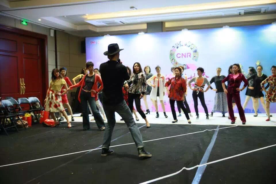   Concurso de moda: Donas de casa de Shanghai d?o vida à beleza clássica e moderna