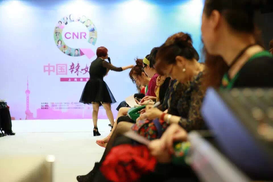   Concurso de moda: Donas de casa de Shanghai d?o vida à beleza clássica e moderna