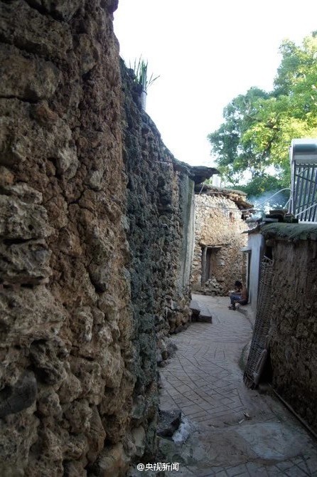 Aldeia antiga com casas construidas por fósseis de 375 milh?es de anos