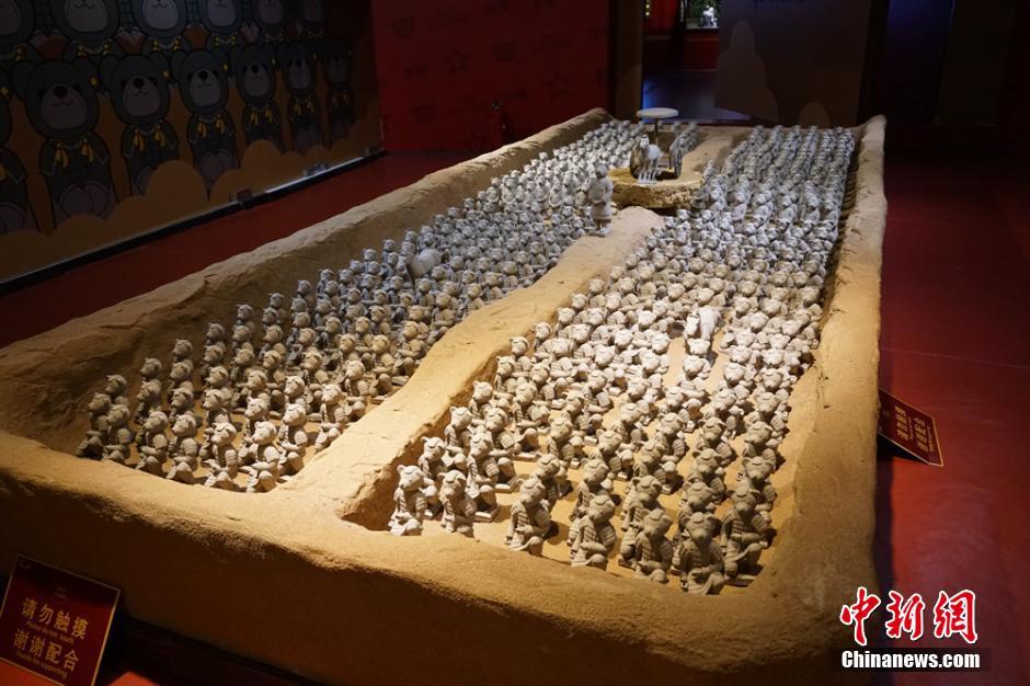 “Ursinhos de terracota” em exposi??o em Wuxi