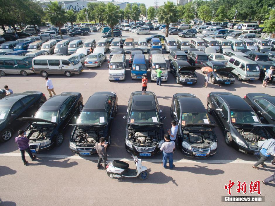 Guangxi realiza exposi??o de carros oficiais em leil?o