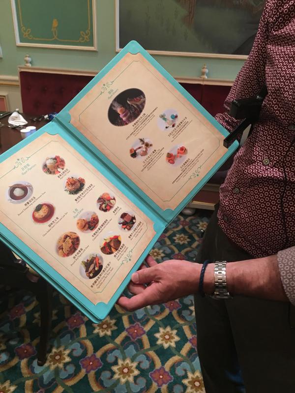 Disneylandia de Shanghai responde a reclama??es sobre comida cara