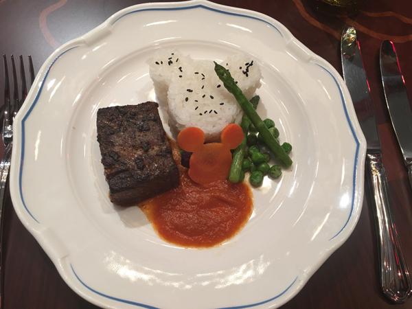 Disneylandia de Shanghai responde a reclama??es sobre comida cara