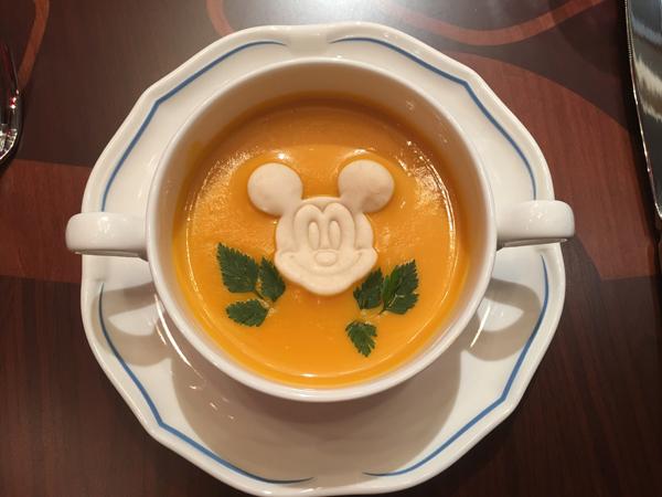 Disneylandia de Shanghai responde a reclama??es sobre comida cara