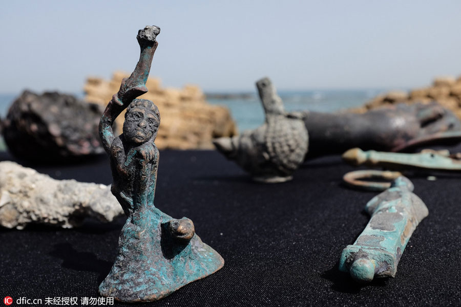 Mergulhadores encontram artefactos romanos em navio naufragado de 1600 anos na costa de Israel