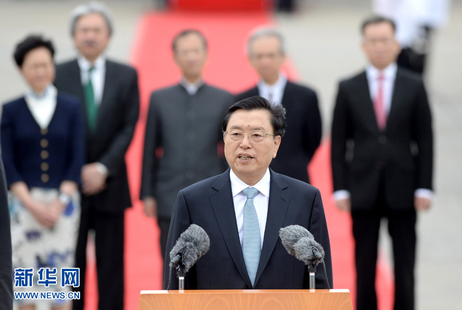 Chefe do Legislativo chinês chega a Hong Kong para Cúpula do Cintur?o e Rota e viagem de inspe??o