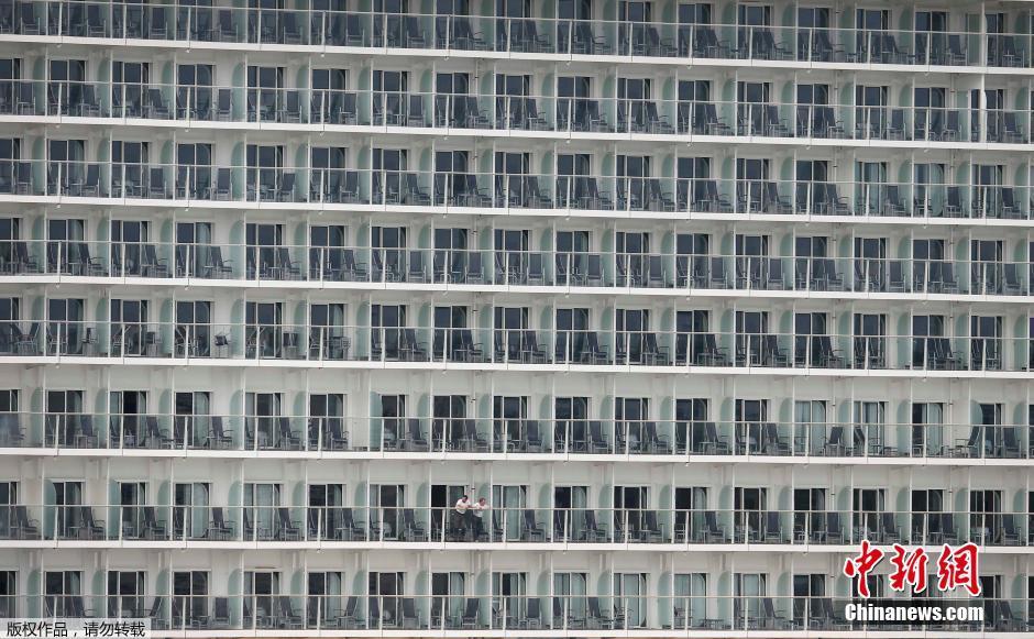 Maior navio cruzeiro do mundo aporta no Reino Unido