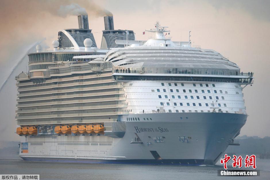 Maior navio cruzeiro do mundo aporta no Reino Unido