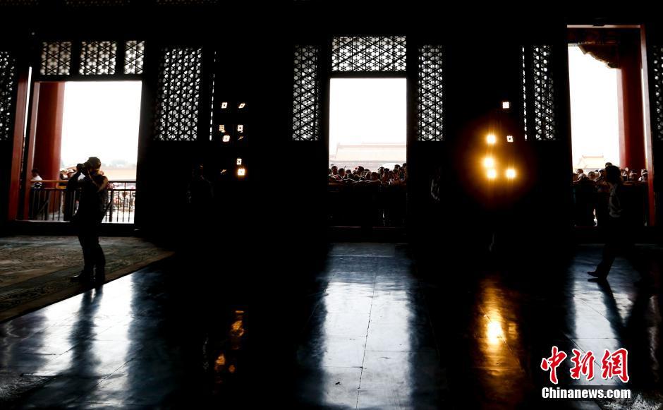 Cidade Proibida instala sistemas de ilumina??o no interior dos seus pavilh?es