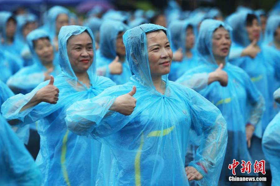 Dancinha na pra?a: 30 mil pessoas estabelecem novo recorde Guinness 