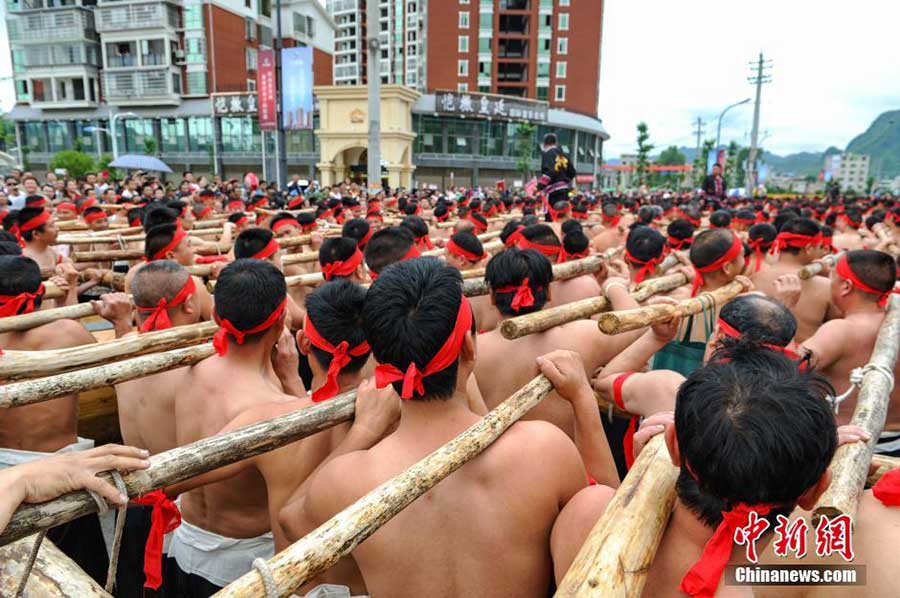 Etnia Miao constrói barco do drag?o gigante
