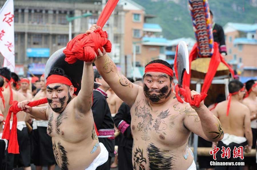 Etnia Miao constrói barco do drag?o gigante
