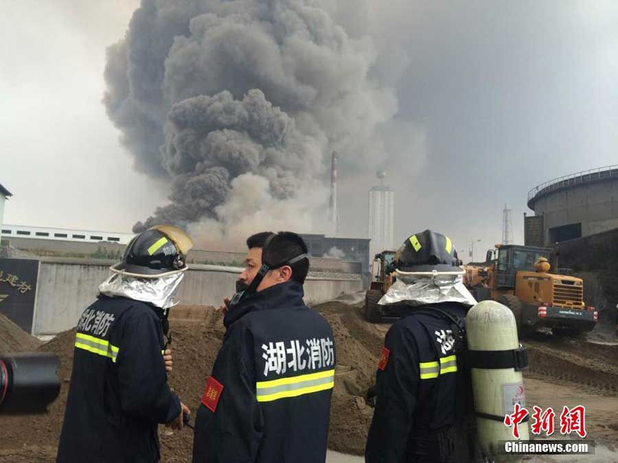 Incêndio atinge usina química no centro da China; n?o há relatos de mortes