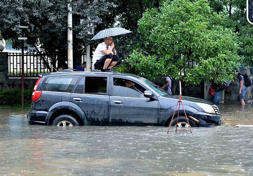 Chuva torrencial atinge cidade no centro da China