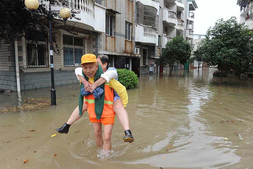 Chuva torrencial atinge cidade no centro da China