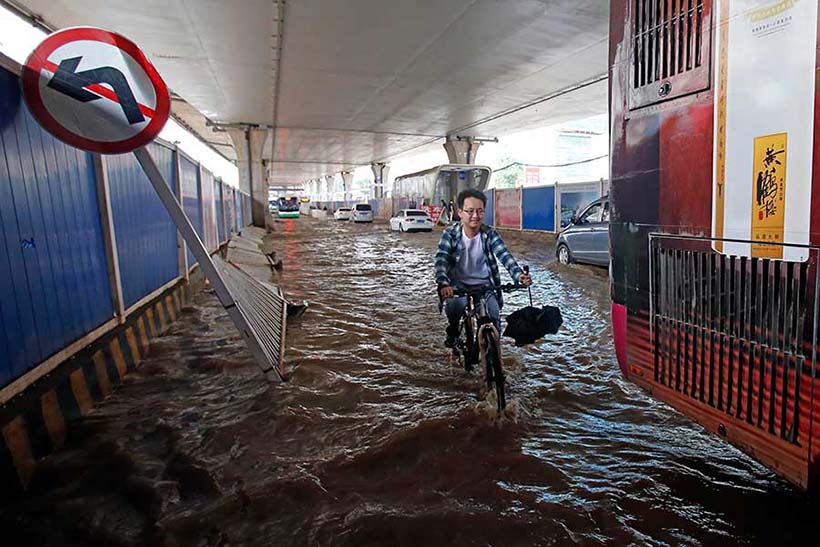 Chuva torrencial atinge cidade no centro da China