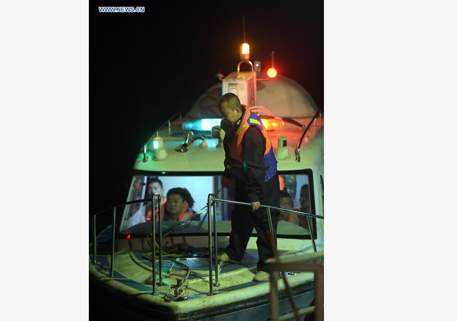 Passeios de barco s?o suspensos após embarca??o virar