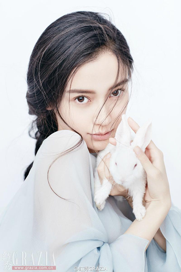 Atriz chinesa Yang Ying posa para revista 