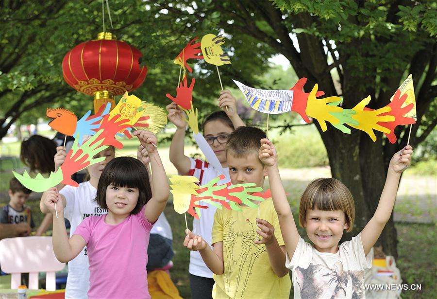 Croácia realiza competi??o de barcos-drag?o