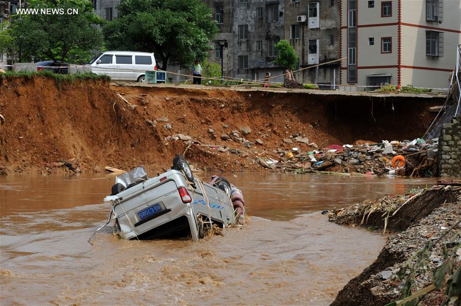 Chuva pesada deixa um morto e outro desaparecido no sul da China