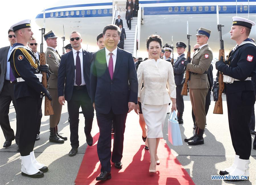 Xi Jinping chega à Pol?nia para visita de Estado