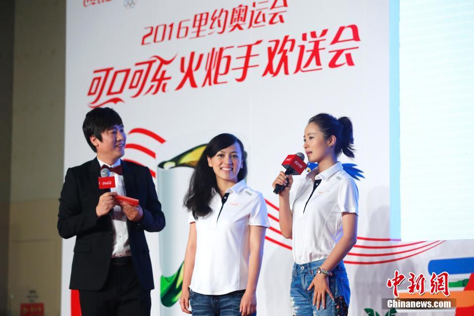 Personalidades chinesas participam no revezamento da tocha olímpica no Rio