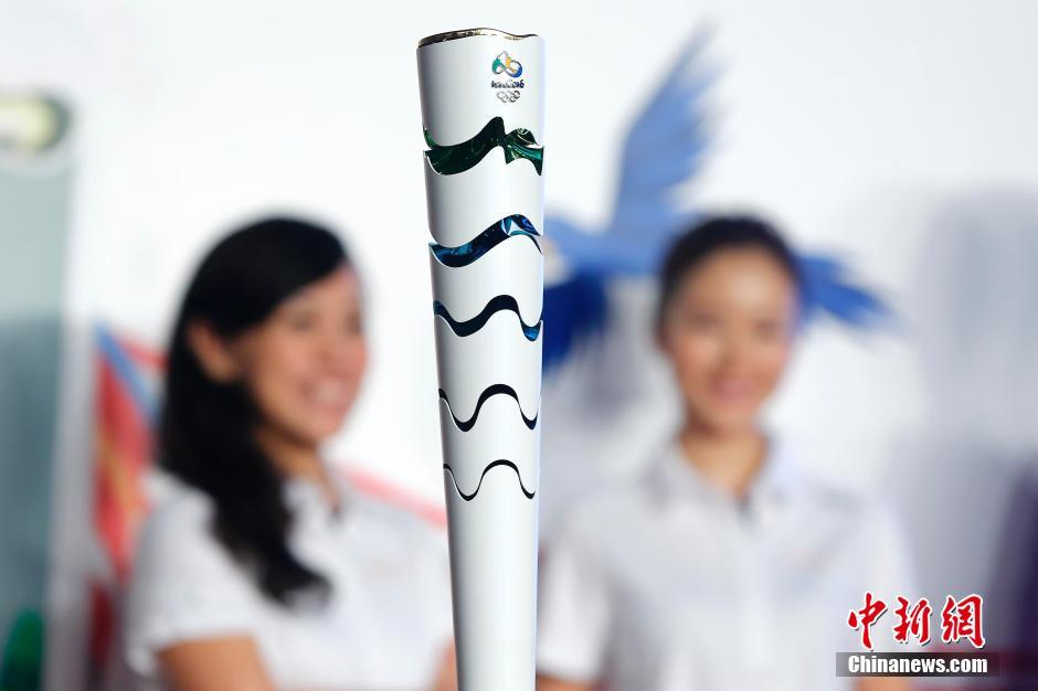 Personalidades chinesas participam no revezamento da tocha olímpica no Rio