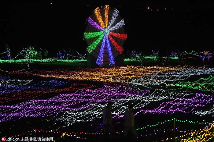 Milh?es de LEDs criam mundo de fantasia no noroeste da China