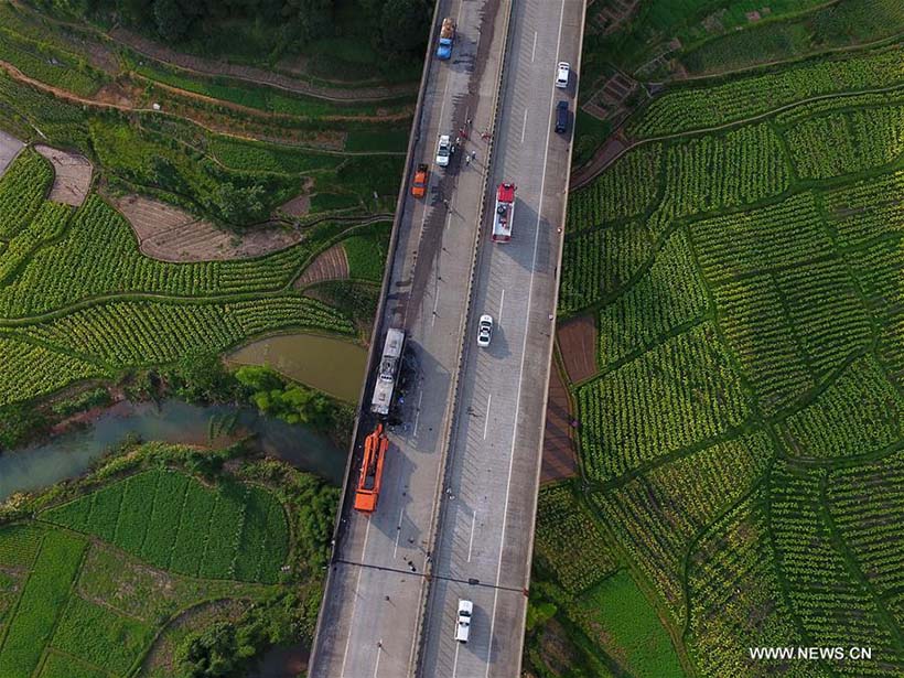 Incêndio em ?nibus deixa 35 mortos no centro da China