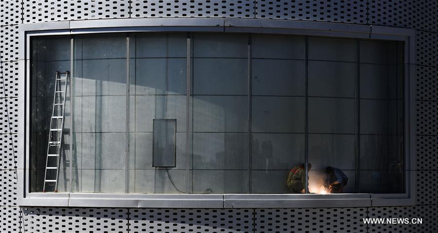 Xinjiang inicia período experimental de nova esta??o para caminhos ferroviários de alta-velocidade