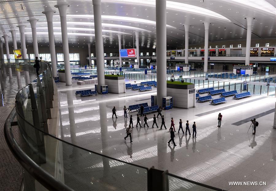 Xinjiang inicia período experimental de nova esta??o para caminhos ferroviários de alta-velocidade