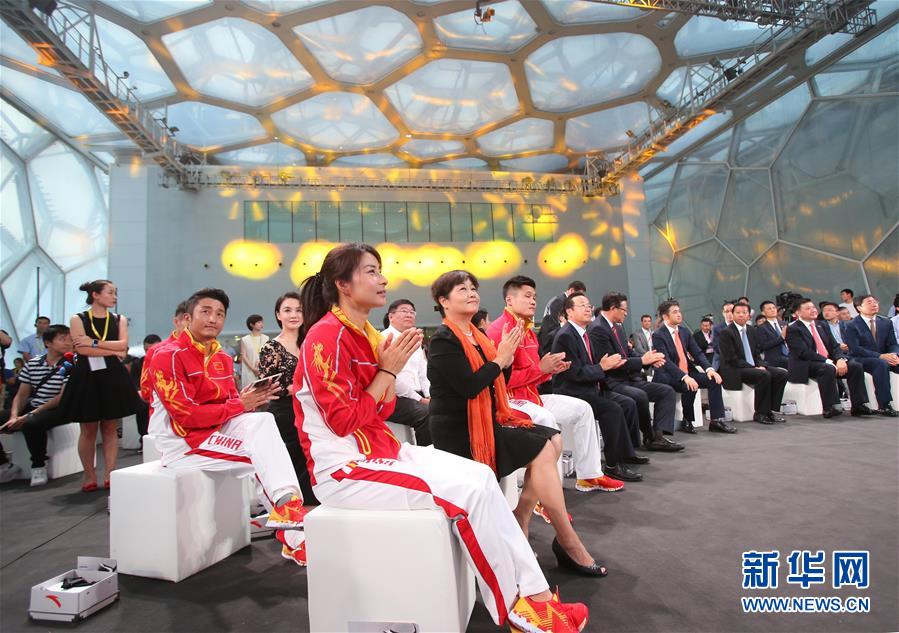 China lan?a roupa desportiva oficial da equipa olímpica chinesa para o Rio 2016