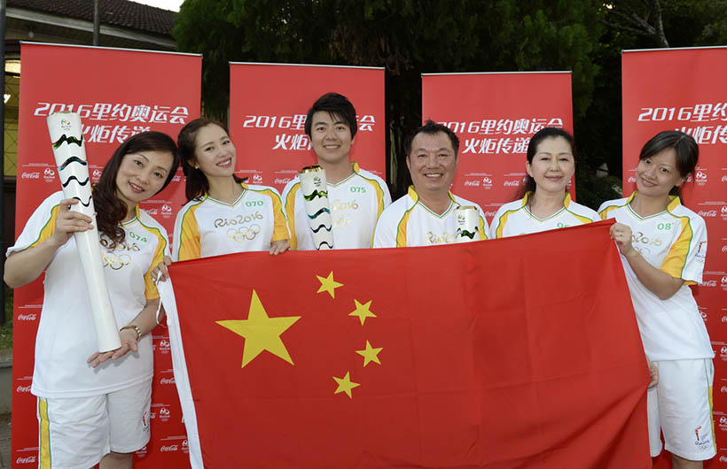 Personalidades chinesas participam do revezamento de tocha olímpica do Rio 2016
