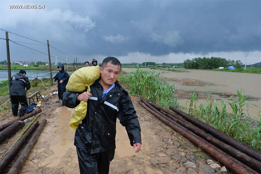 China mantém alerta laranja para tempestades