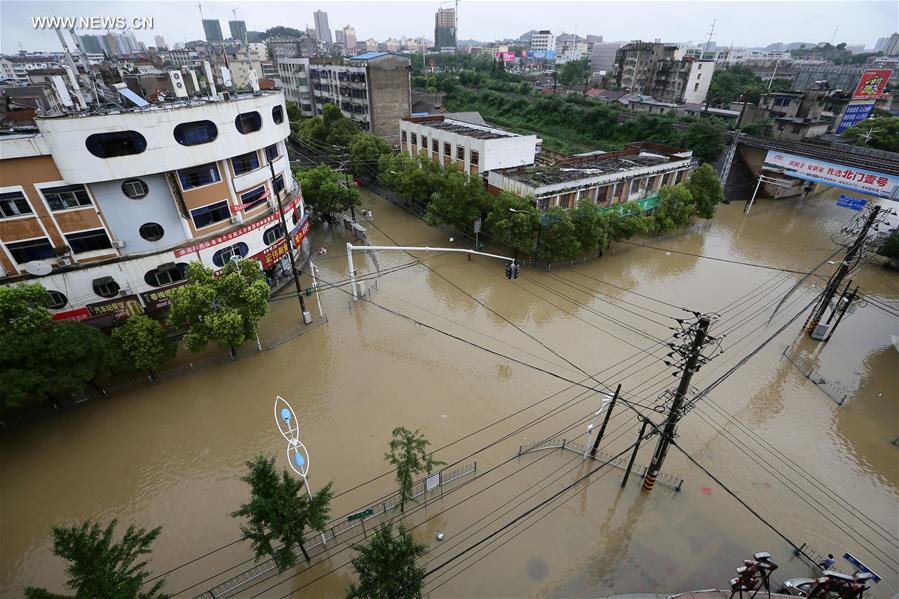 China mantém alerta laranja para tempestades