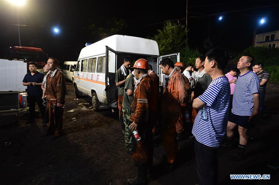 Incêndio em mina de carv?o aprisiona 13 mineiros no nordeste da China