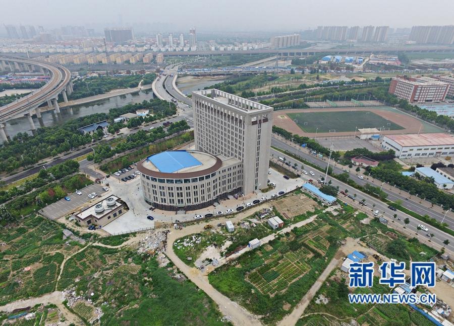 Novo edifício com formato semelhante a um “vaso sanitário” em universidade chinesa despoleta aten??o pública 