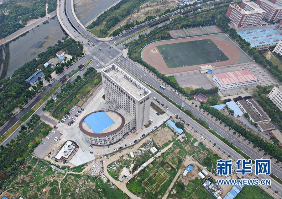 Novo edifício com formato semelhante a um “vaso sanitário” em universidade chinesa despoleta aten??o pública 