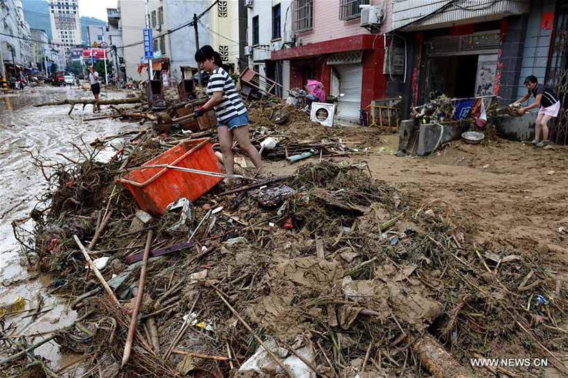 Tuf?o Nepartak deixa seis mortos e oito desaparecidos no leste da China