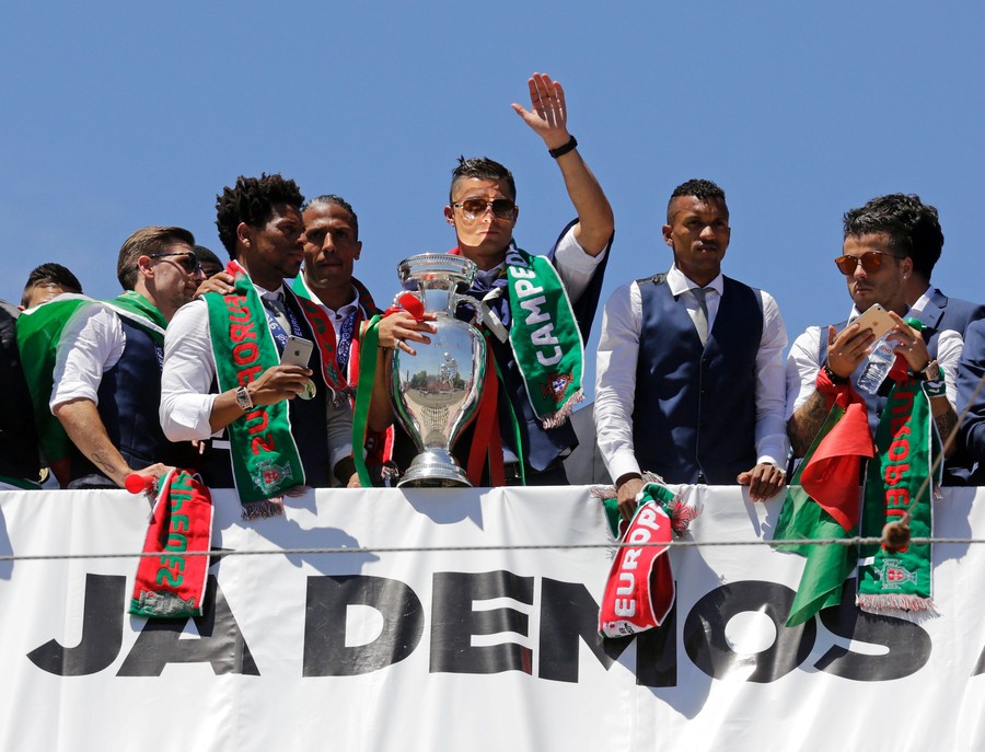 Portugal recebe sele??o nacional em apoteose