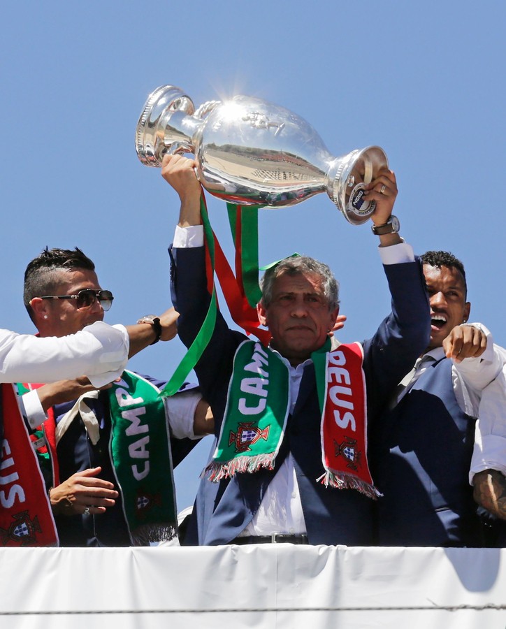 Portugal recebe sele??o nacional em apoteose