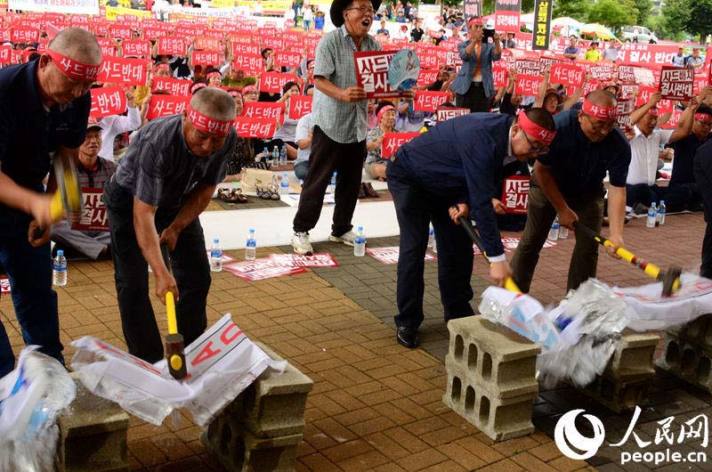 Milhares de sul-coreanos protestam contra implanta??o do THAAD no seu país