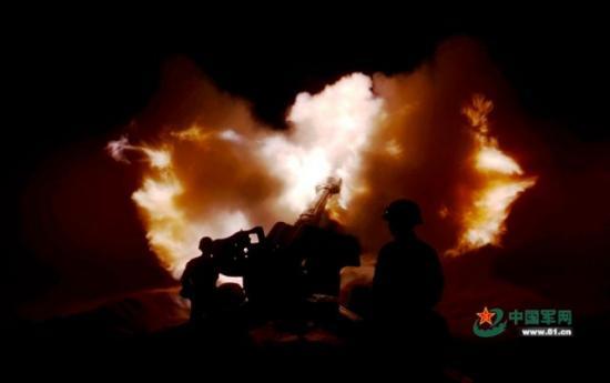 Exército chinês realiza treino entre teatros