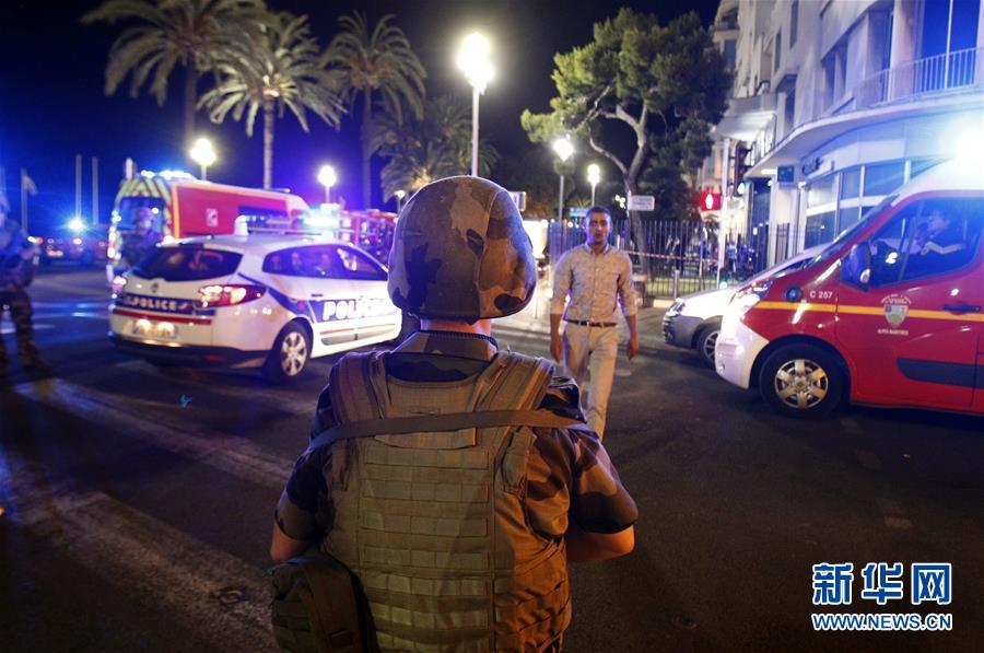 Estado de emergência será estendido por três meses, diz presidente francês