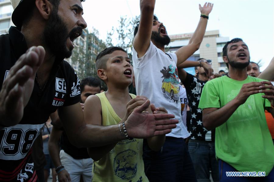 Refugiados protestam por melhores condi??es de vida na Grécia