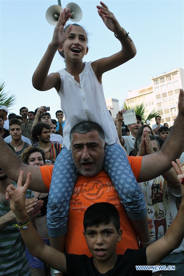 Refugiados protestam por melhores condi??es de vida na Grécia