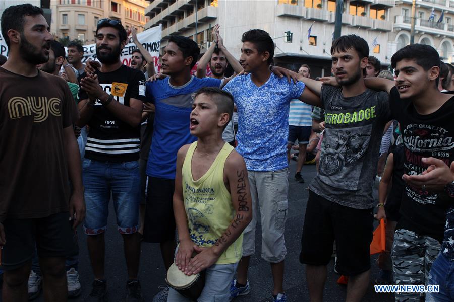 Refugiados protestam por melhores condi??es de vida na Grécia