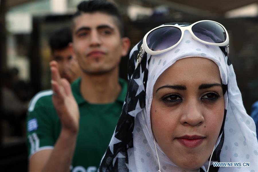 Refugiados protestam por melhores condi??es de vida na Grécia